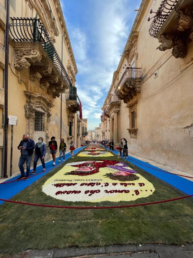 Hercules Suites Noto Exterior foto